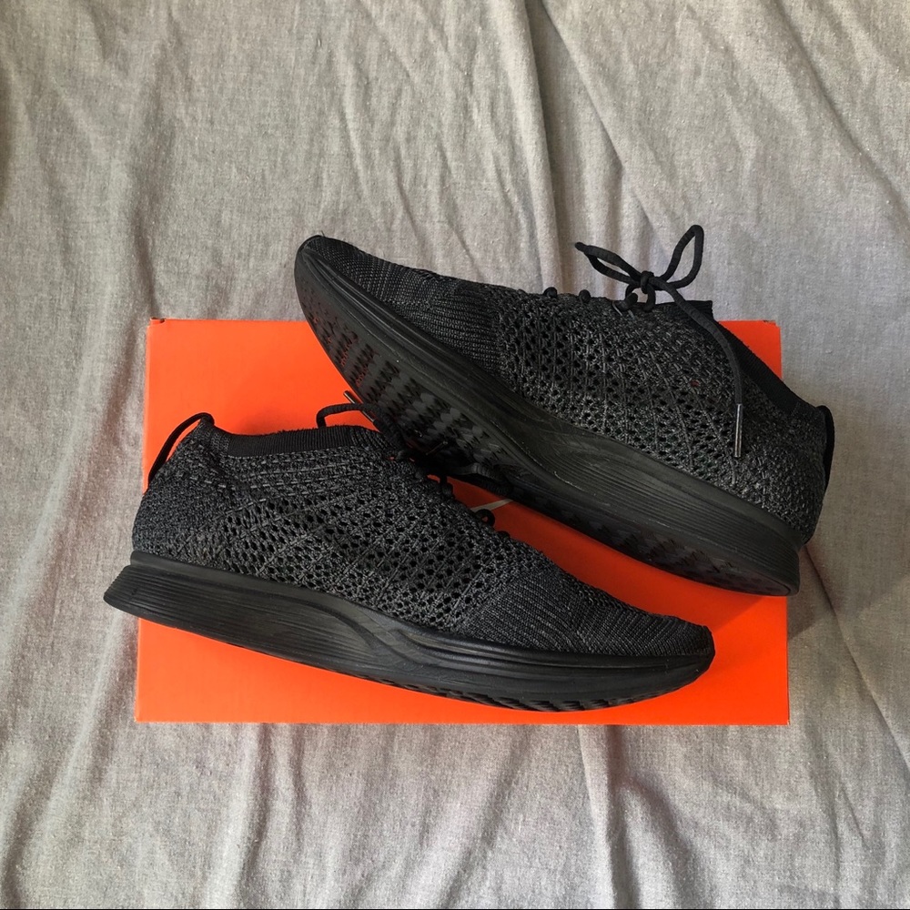 NIKE all black flyknit racers